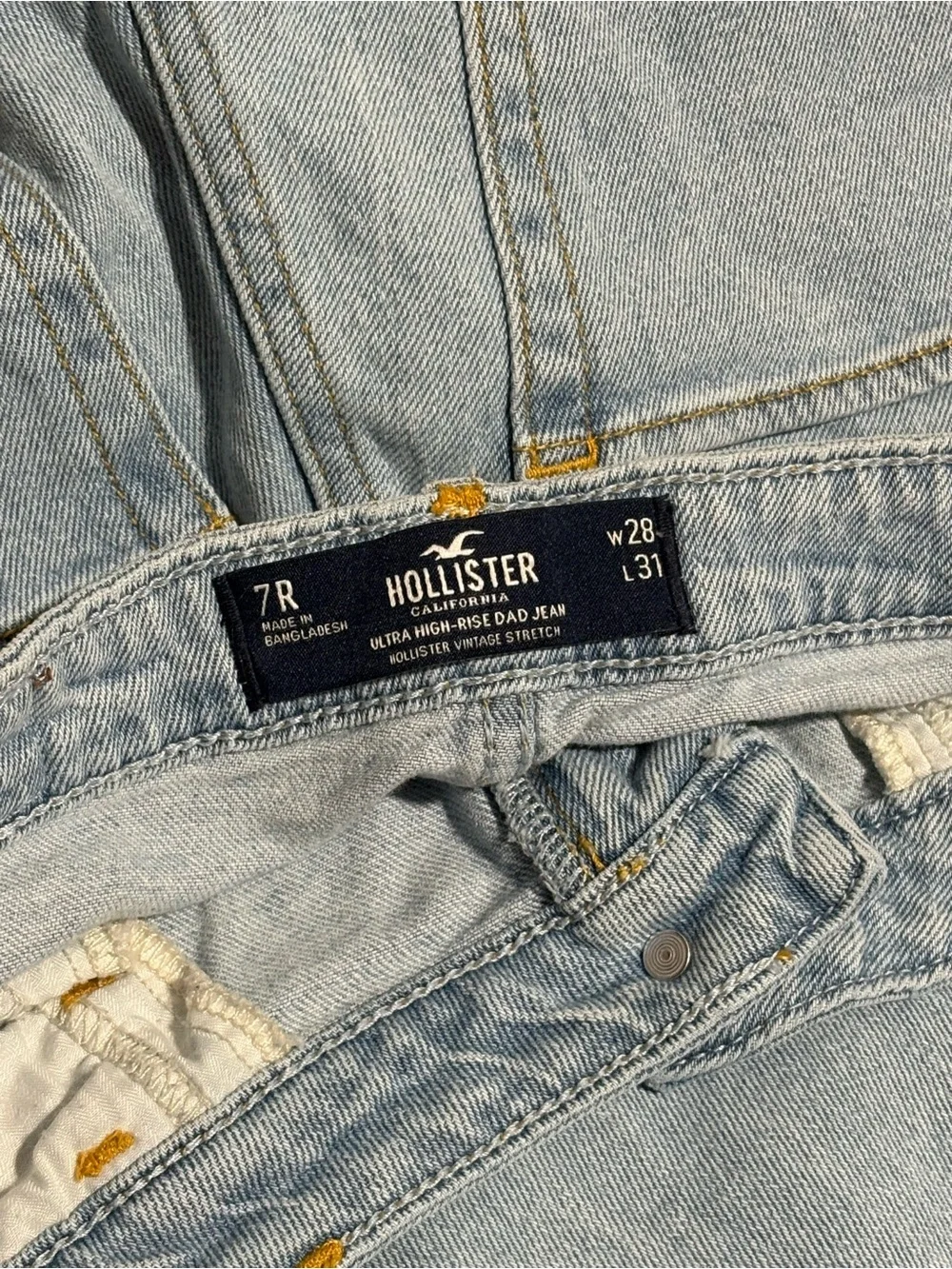 Hollister Ultra High-Rise Dad Jean Light Wash Cuffed Ankle - Picture 3 of 9